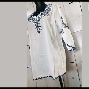 Women's Small White Embroidered Tunic NEW